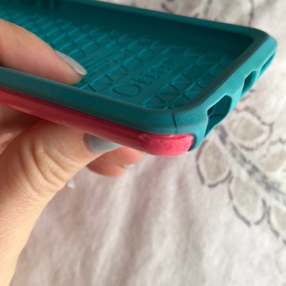 Slightly worn Otterbox case for the iPhone 6! - Picture 3 of 3